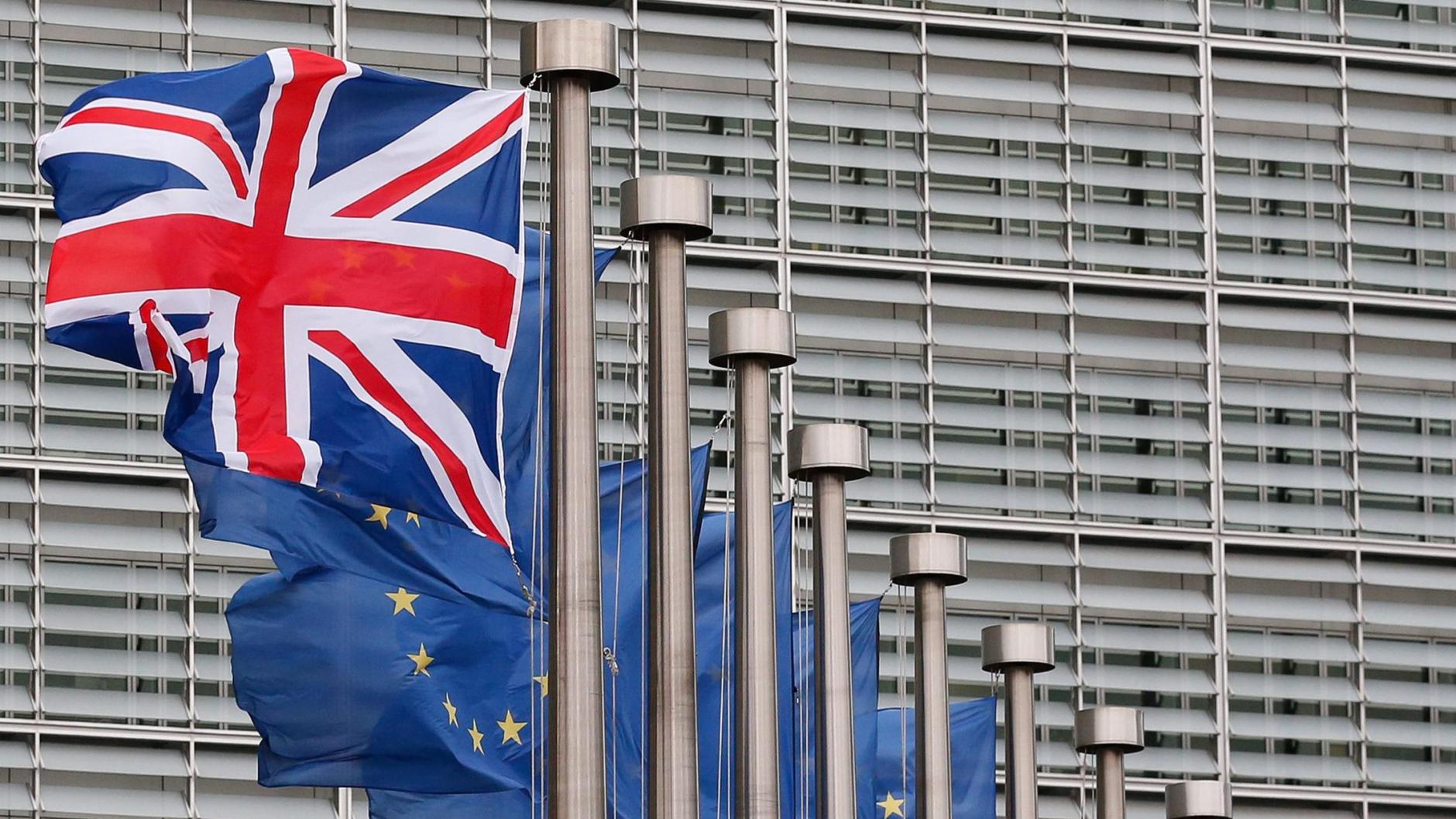 Britische und europäische Flaggen