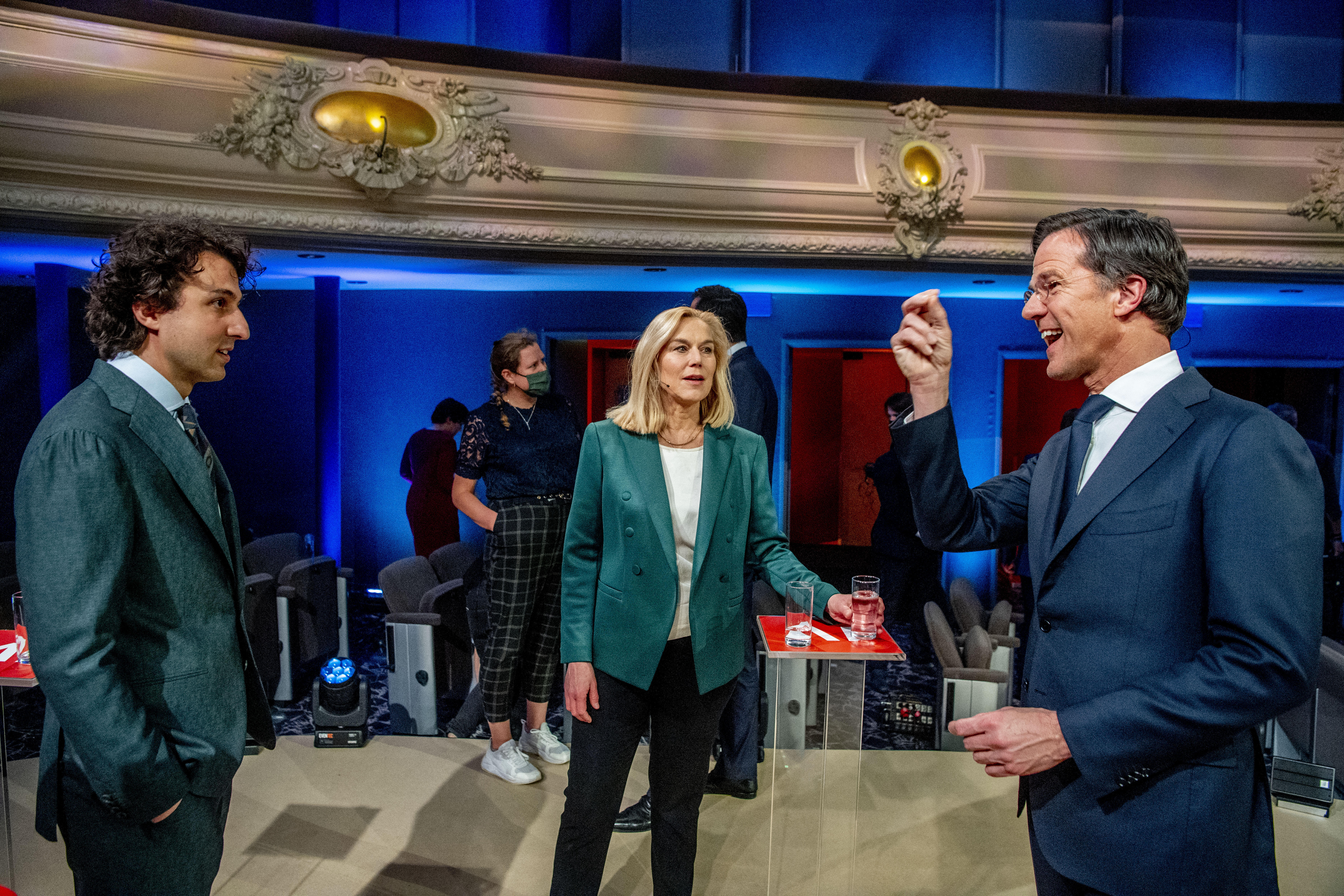Die Spitzenkandidaten der verschiedenen Parteien bei einer Debatte im niederländischen Fernsehen