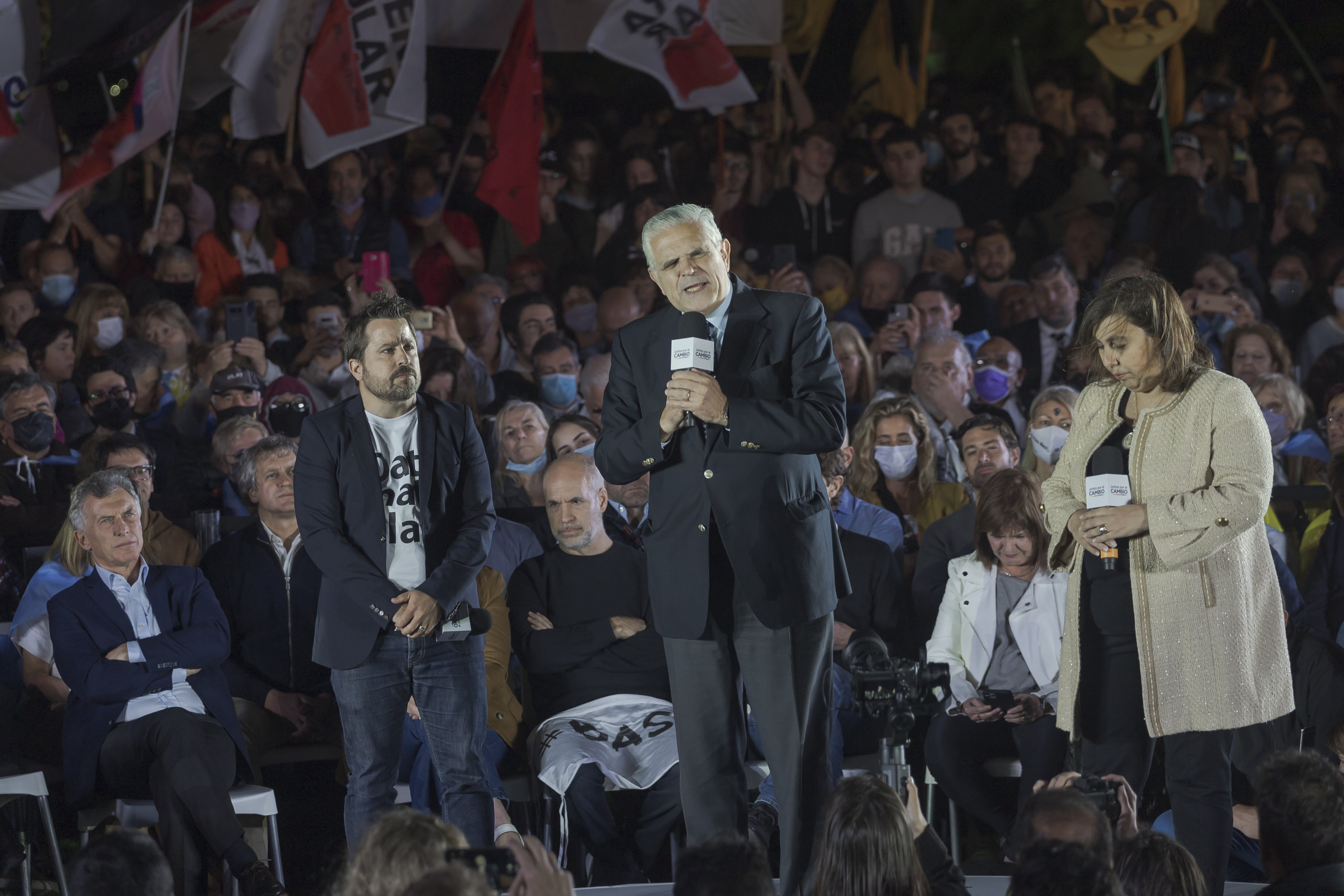 López Murphy, langjähriger Partner der FNF,  feiert seine Ergebnisse auf der ideologisch farbenprächtigen Liste von Juntos por el Cambio.