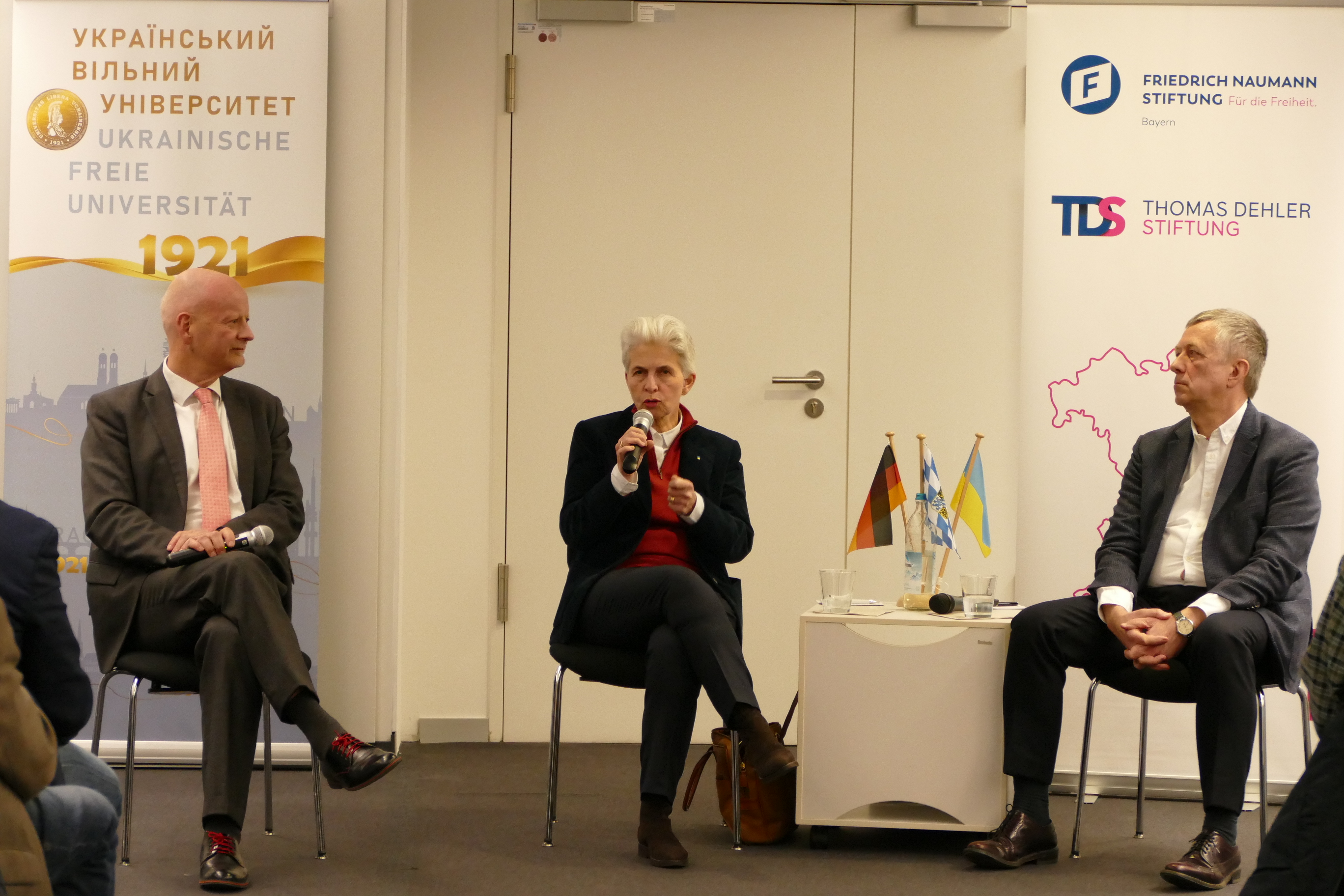 Prof. Dr. Stephan Bierling, Marie-Agnes Strack-Zimmermann und Generalkonsul Yuriy Yarmilko