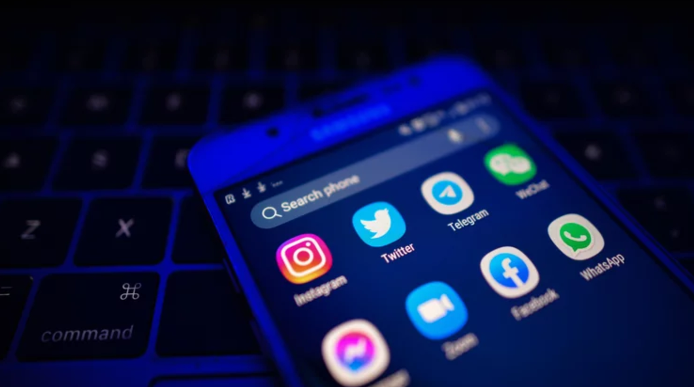 Soziale Medien, Chat- und Kommunikationsanwendungen auf einem Mobiltelefon