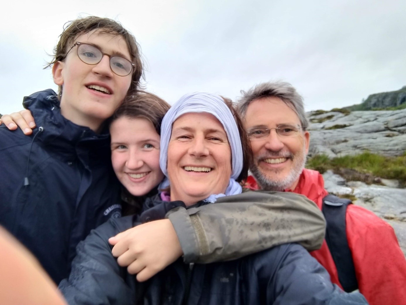 Vier Rosen am Fjord in Norwegen 2022