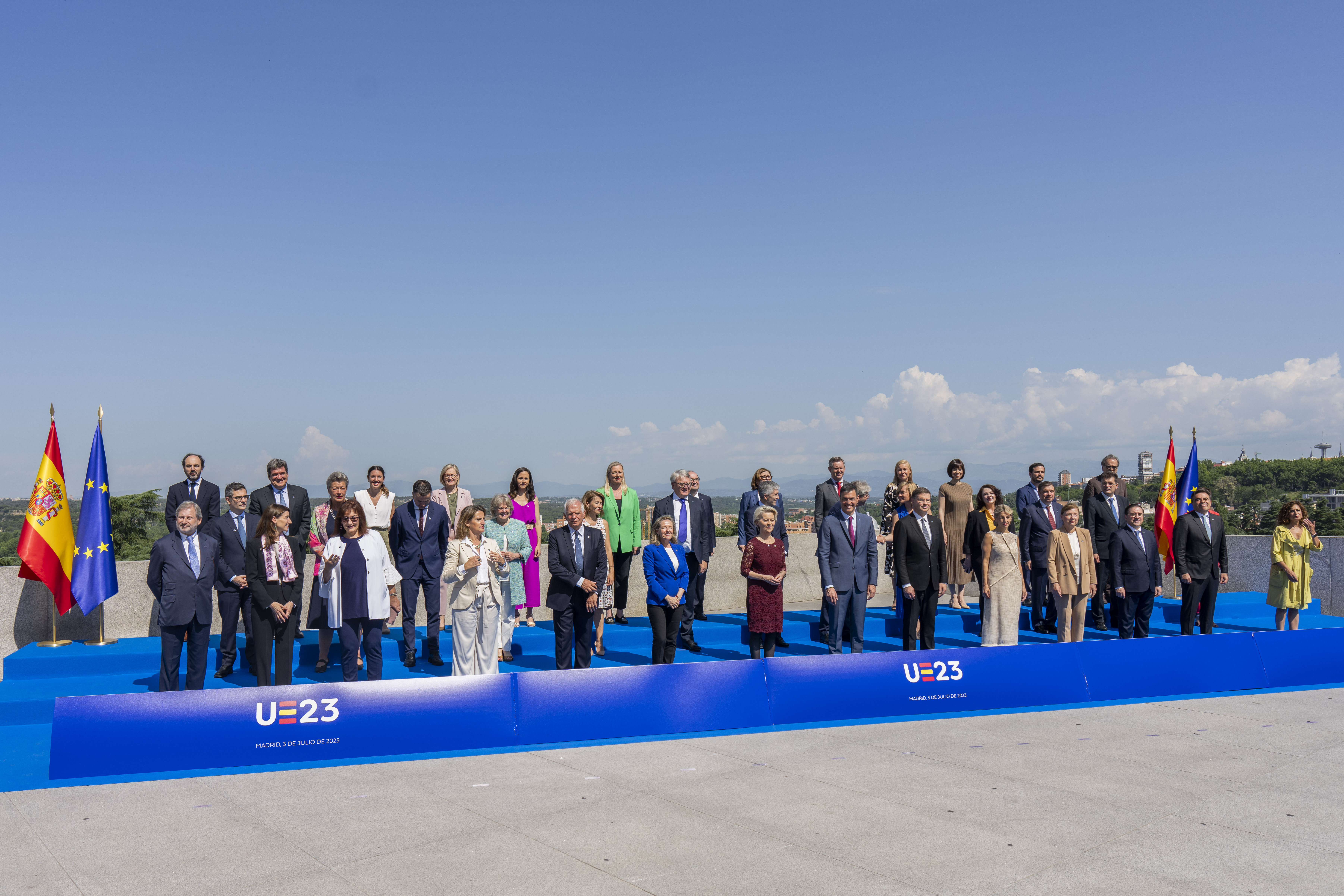 Commissioners of the European Union, headed by Ursula von der Leyen, arrive in Madrid to review the Spanish government's plans for its six-month Presidency of the EU Council. 