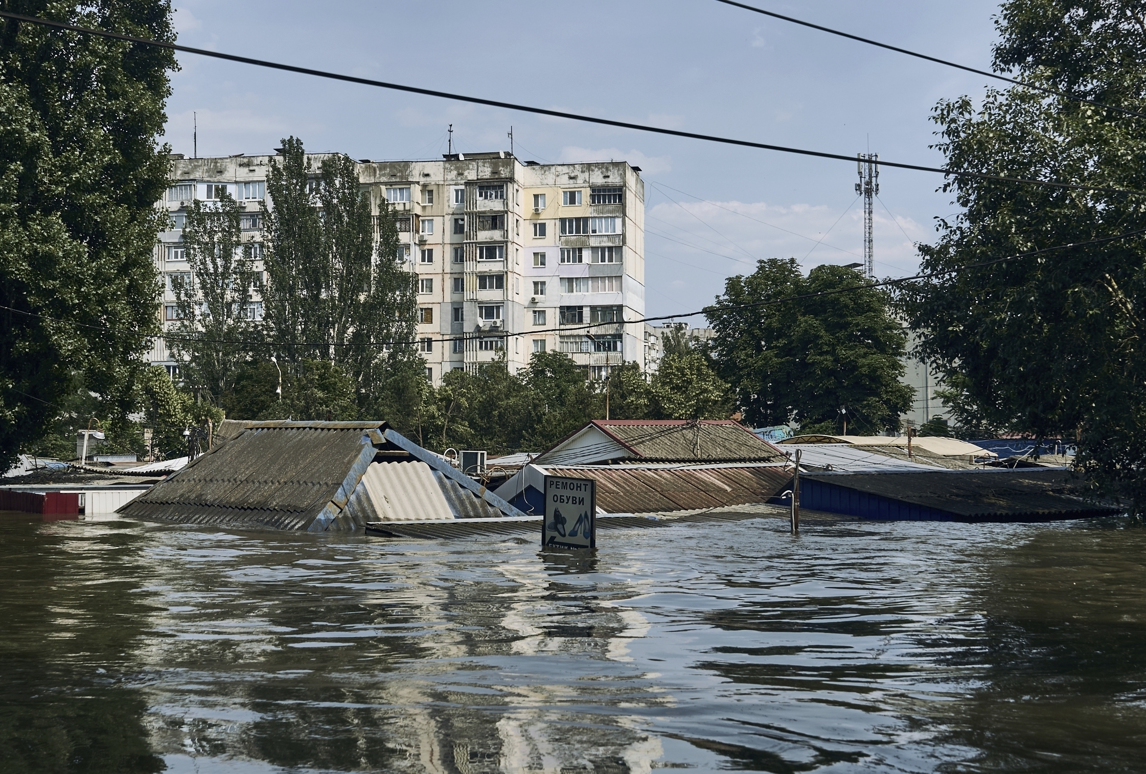 Blick auf ein überschwemmtes Stadtviertel in Cherson, Ukraine