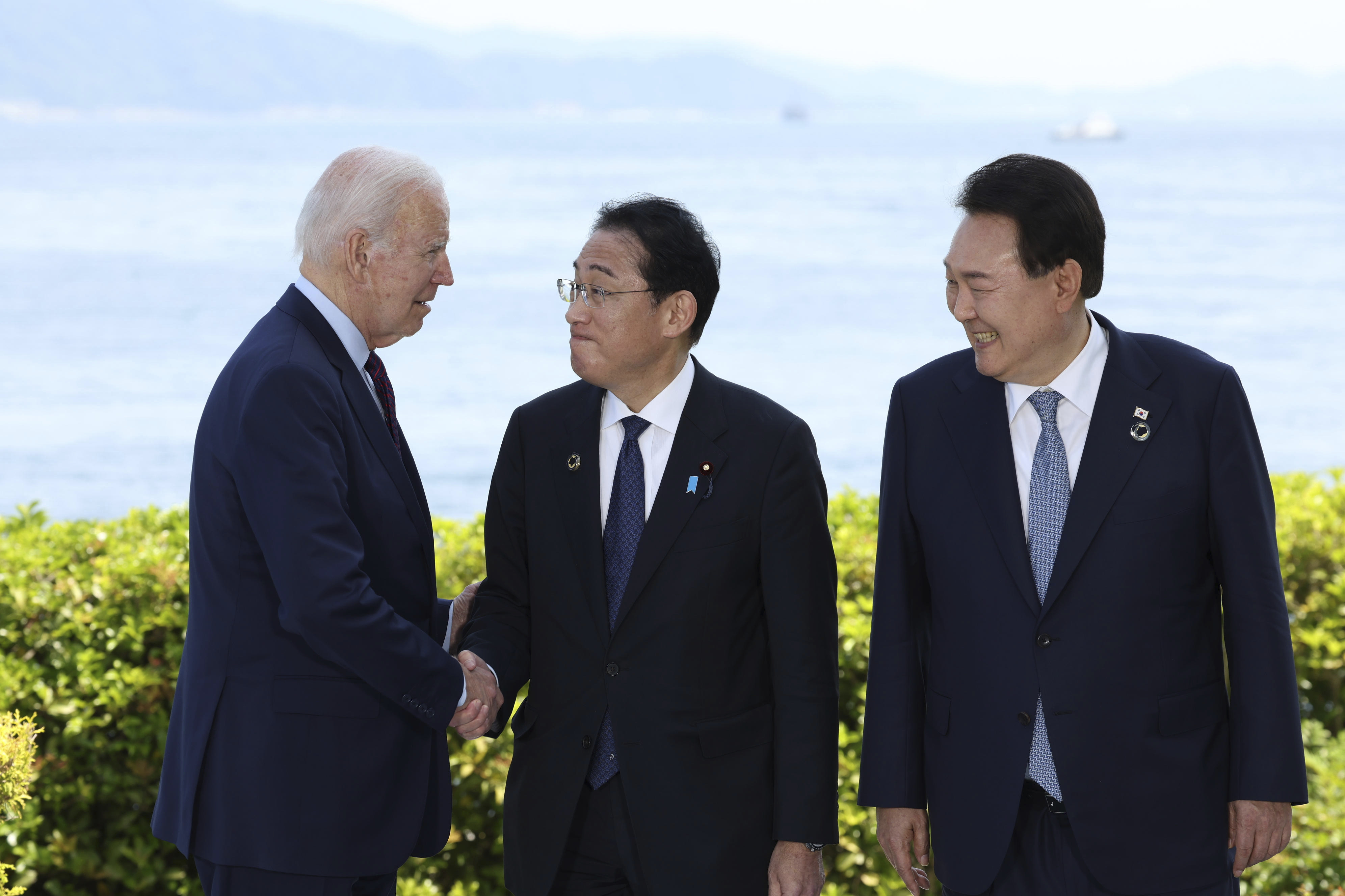 US-Präsident Biden, der japanische Premier Kishida und der südkoreanische Präsident Yoon