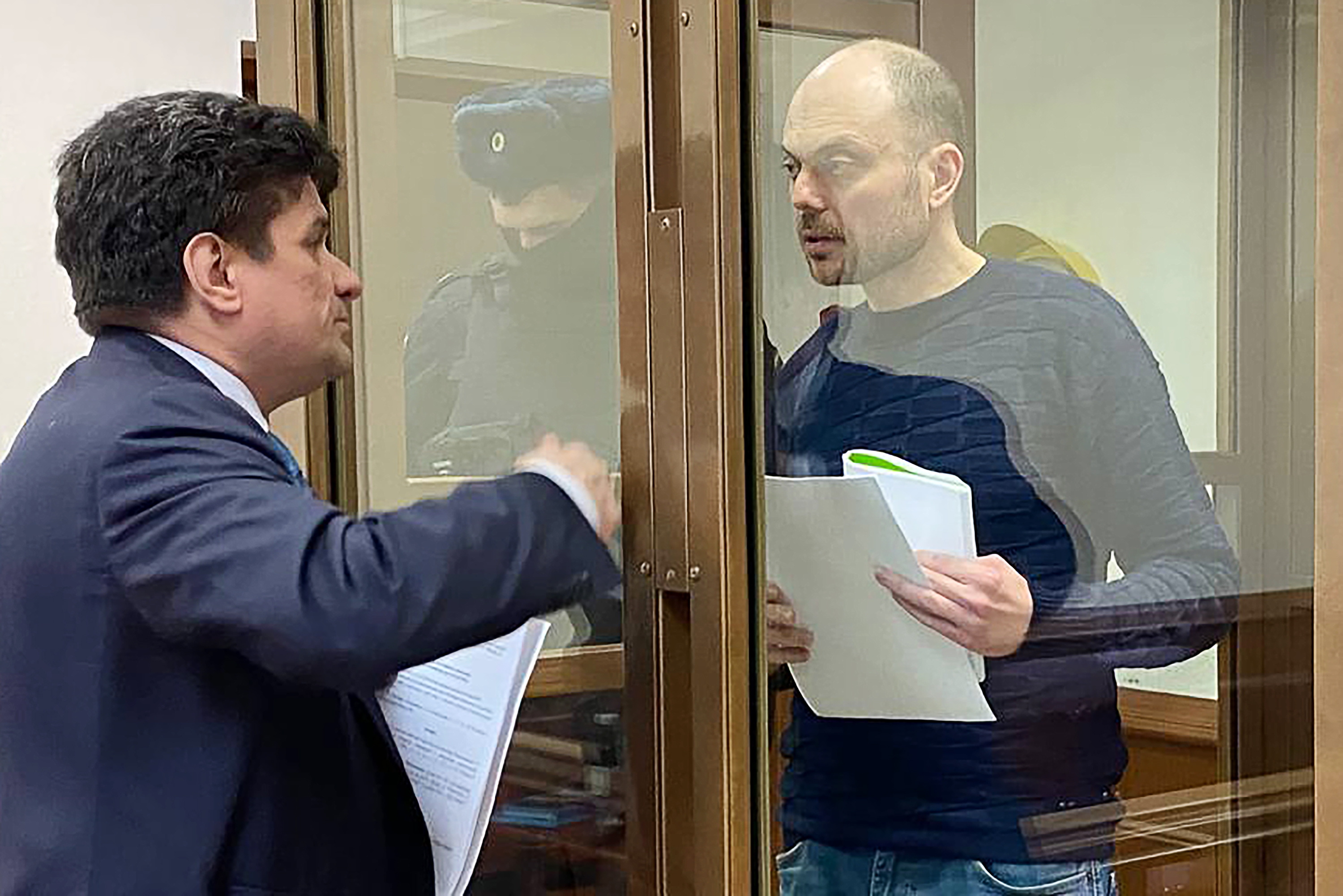 Prokhorow and Kara-Murza in Court