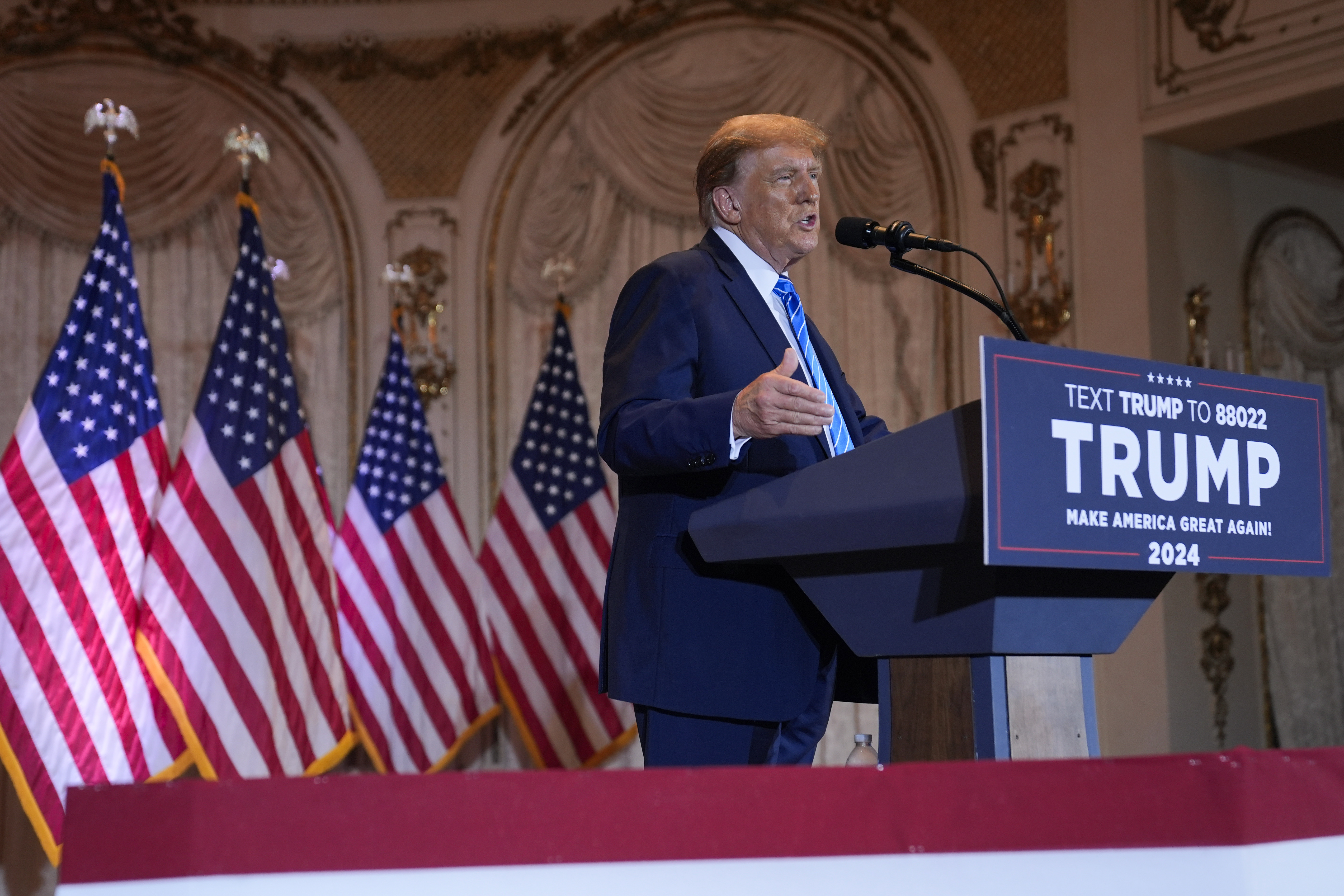 Der republikanische Präsidentschaftskandidat und ehemalige Präsident Donald Trump spricht auf einer Super Tuesday-Wahlparty am Dienstag, 5. März,