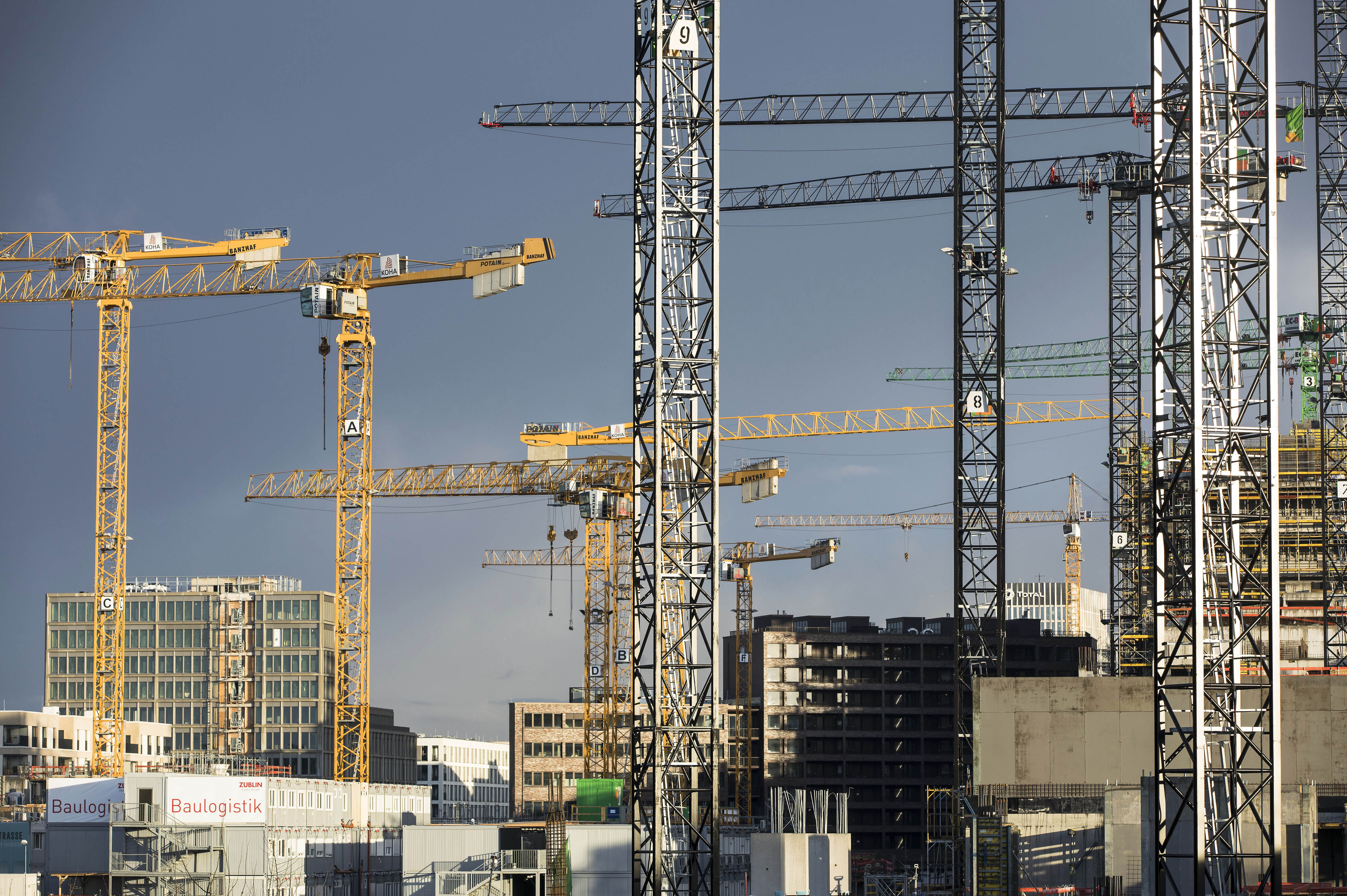 Baukräne auf der Europacity.