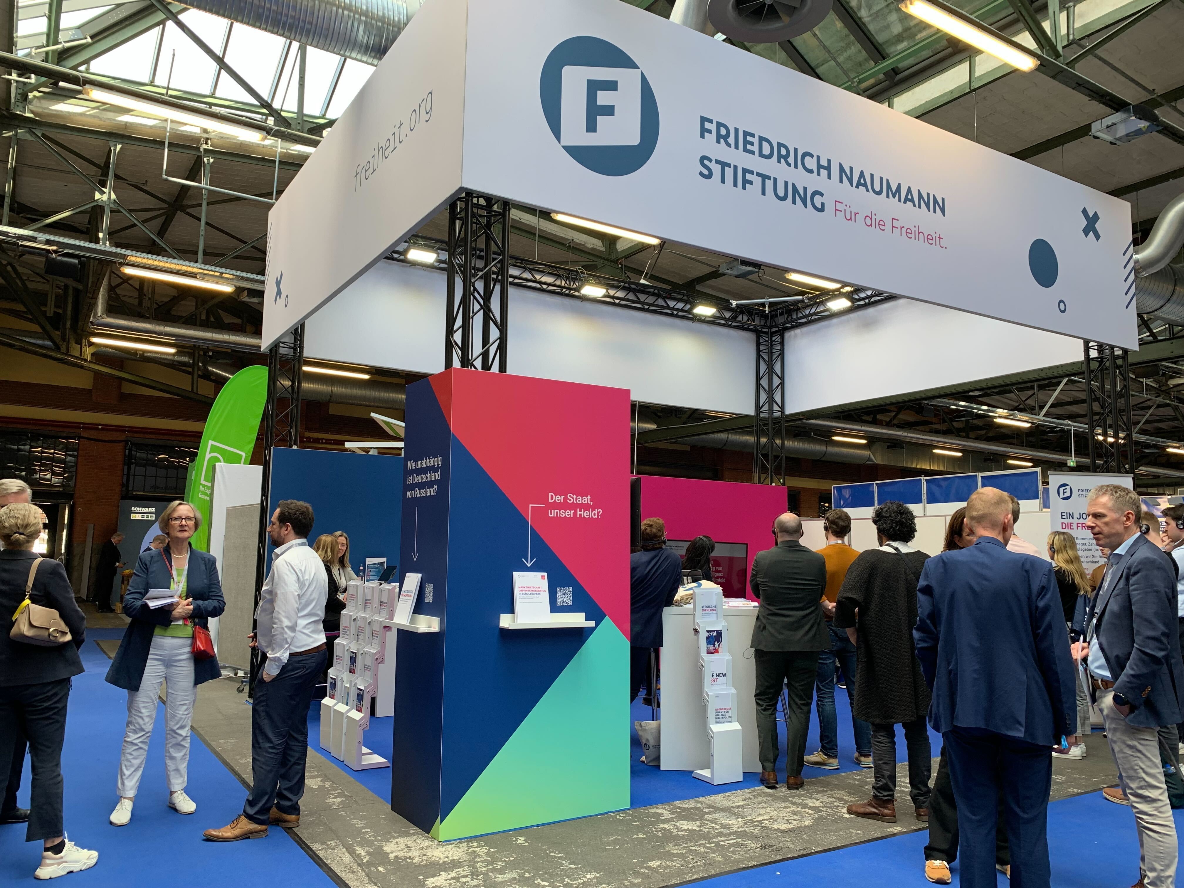Infostand-Friedrich-Naumann-Stiftung-Bundesparteitag-2024