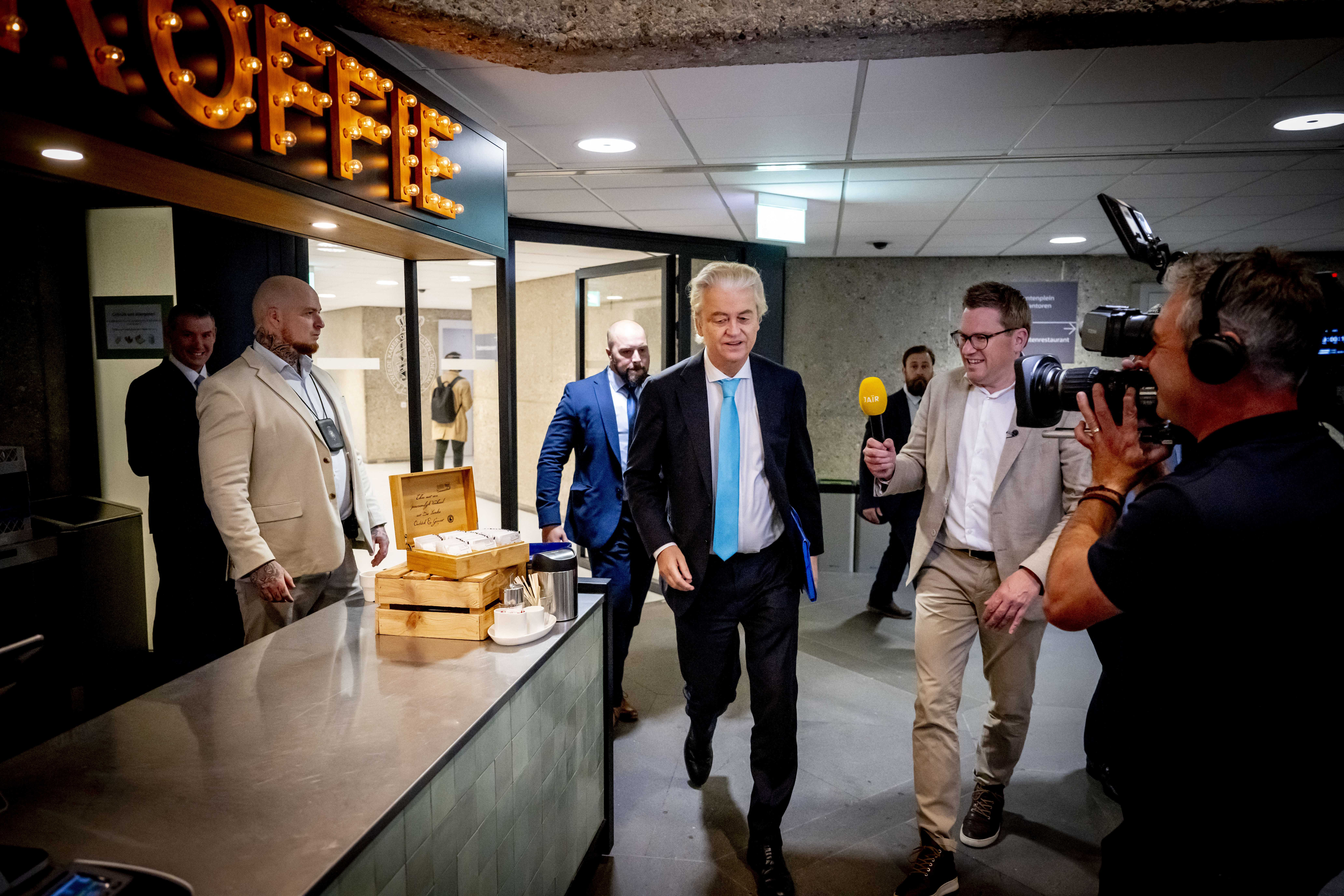 Geert Wilders comes to the founding talks with the founding parties PVV, VVD, NSC, BBB and formateur Richard van Zwol to discuss the cabinet posts.