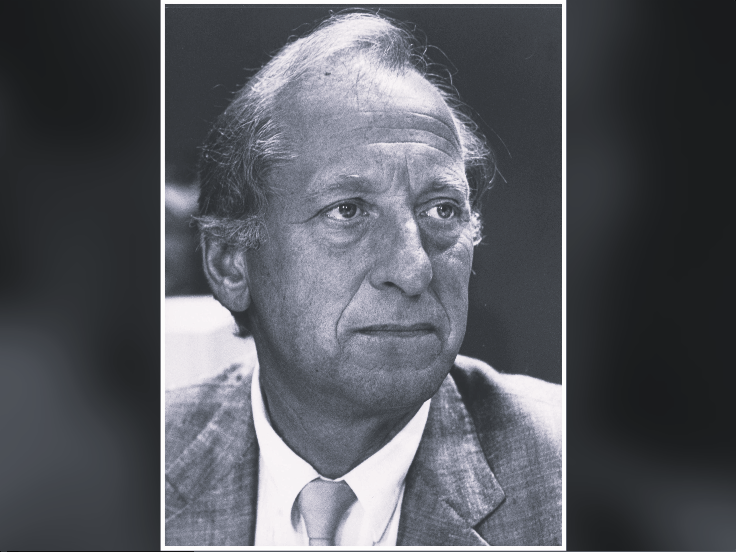 Karl-Hans Laermann als Bundesminister für Bildung und Wissenschaft im Februar 1994.