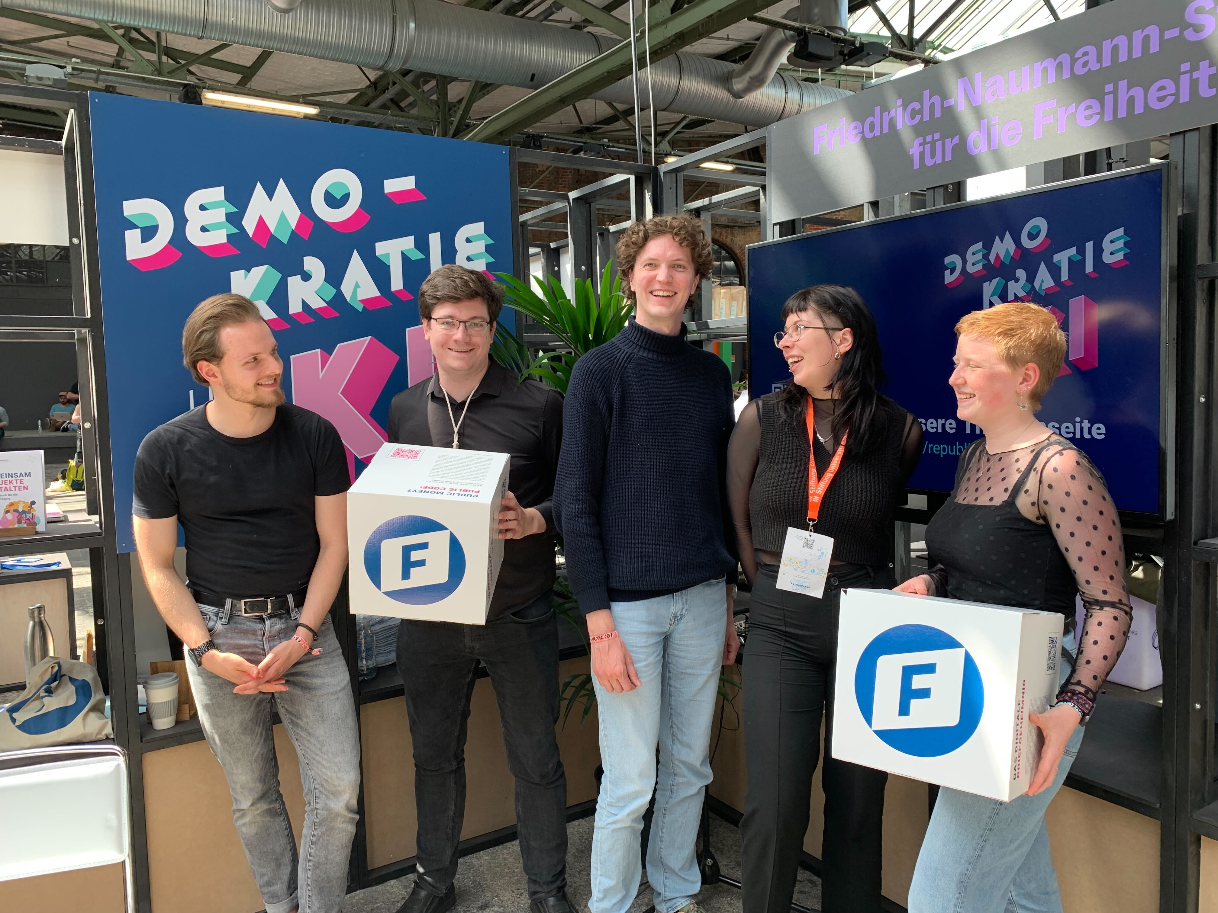 Stipendiatinnen-Stipendiaten-der-Medienakademie-der-FNF-auf-der-republica-20242