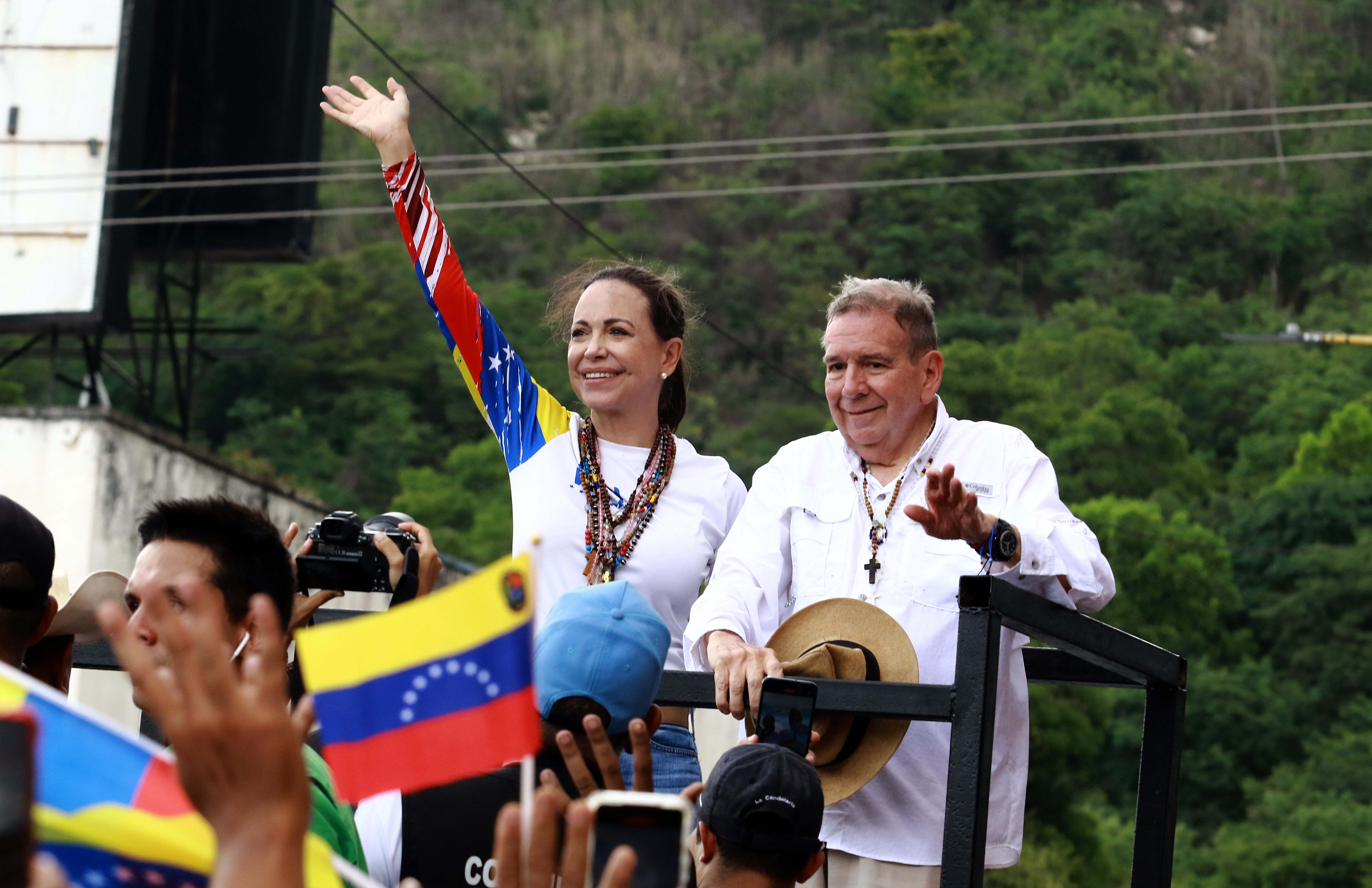 Maria Corina Machado (L) und Edmundo Gonzalez Urritia
