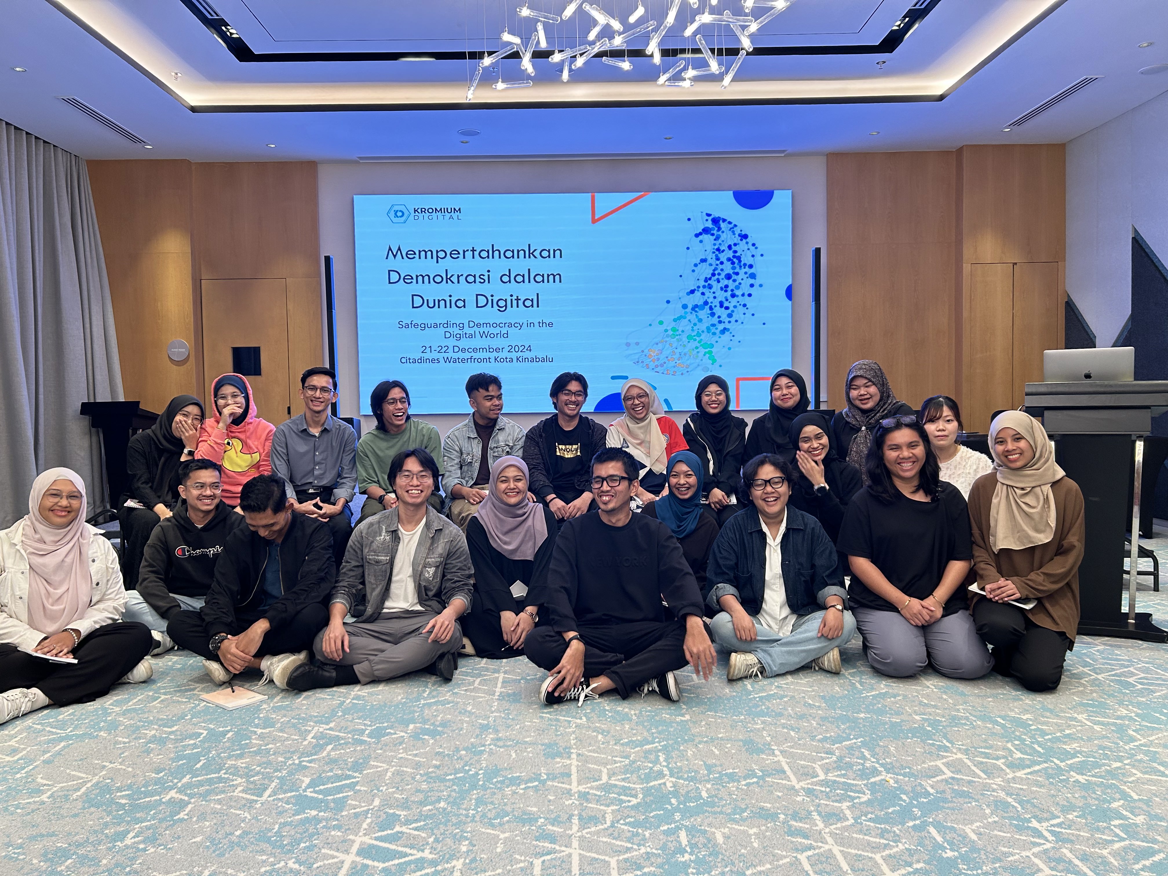 A group photo of the participants and Rahman Imuda (the facilitator; black shirt; centre).