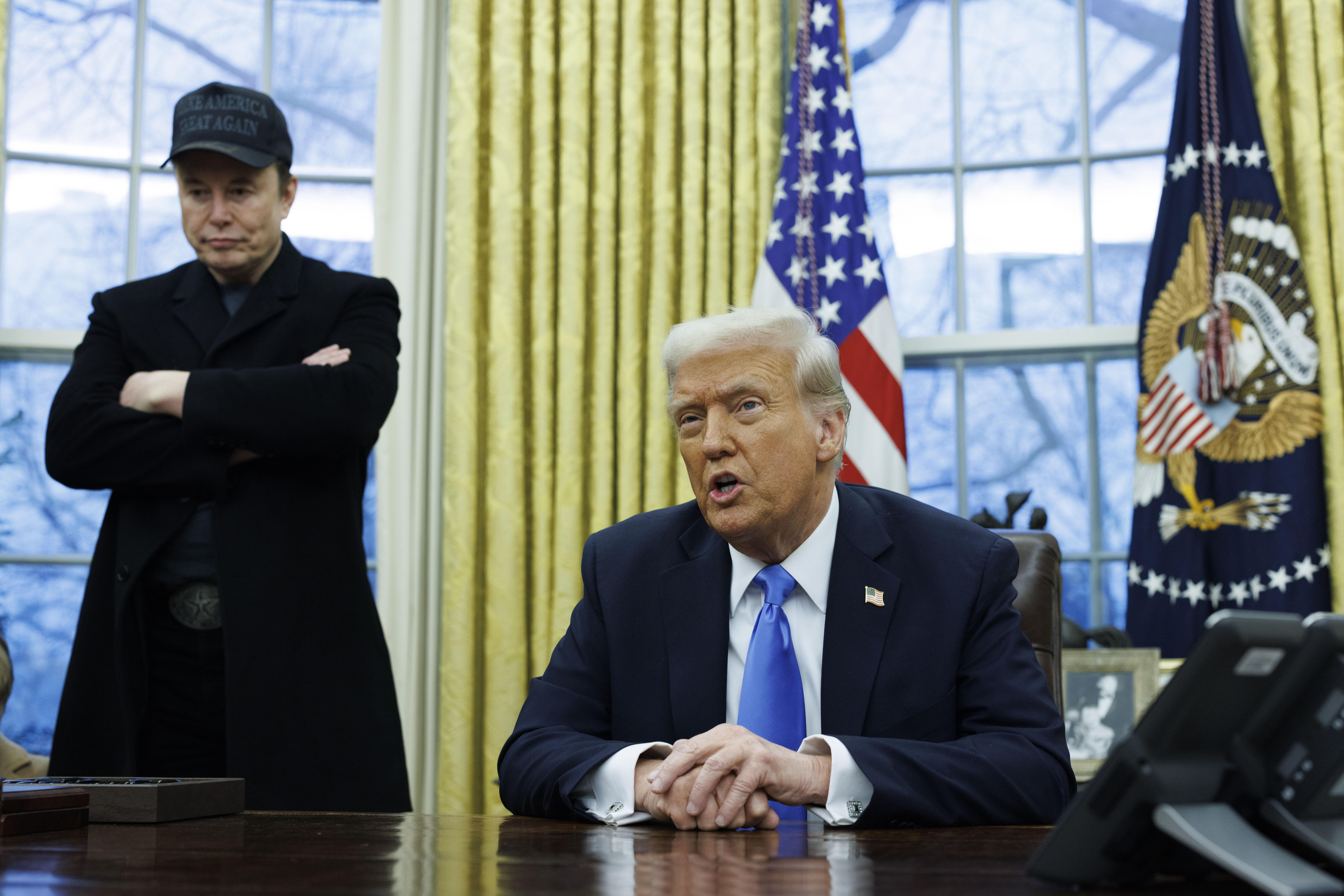 Elon Musk und US-Präsident Donald Trump vor den Medien  Medien im Oval Office des Weißen Hauses in Washington DC