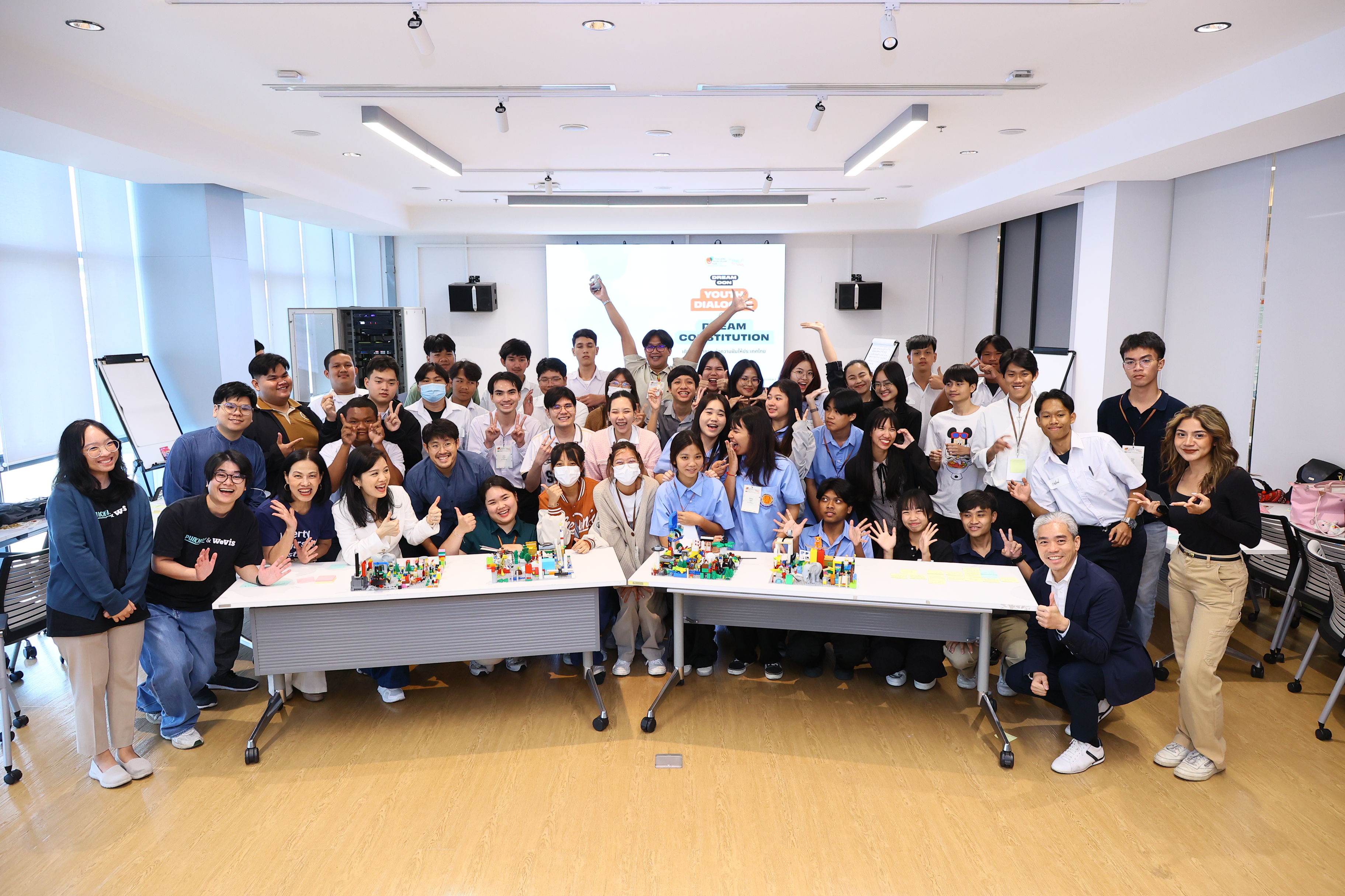 Youth Dialogue on Dream Constitution เติมจินตนาการ ต่อความฝันให้ประเทศไทย 