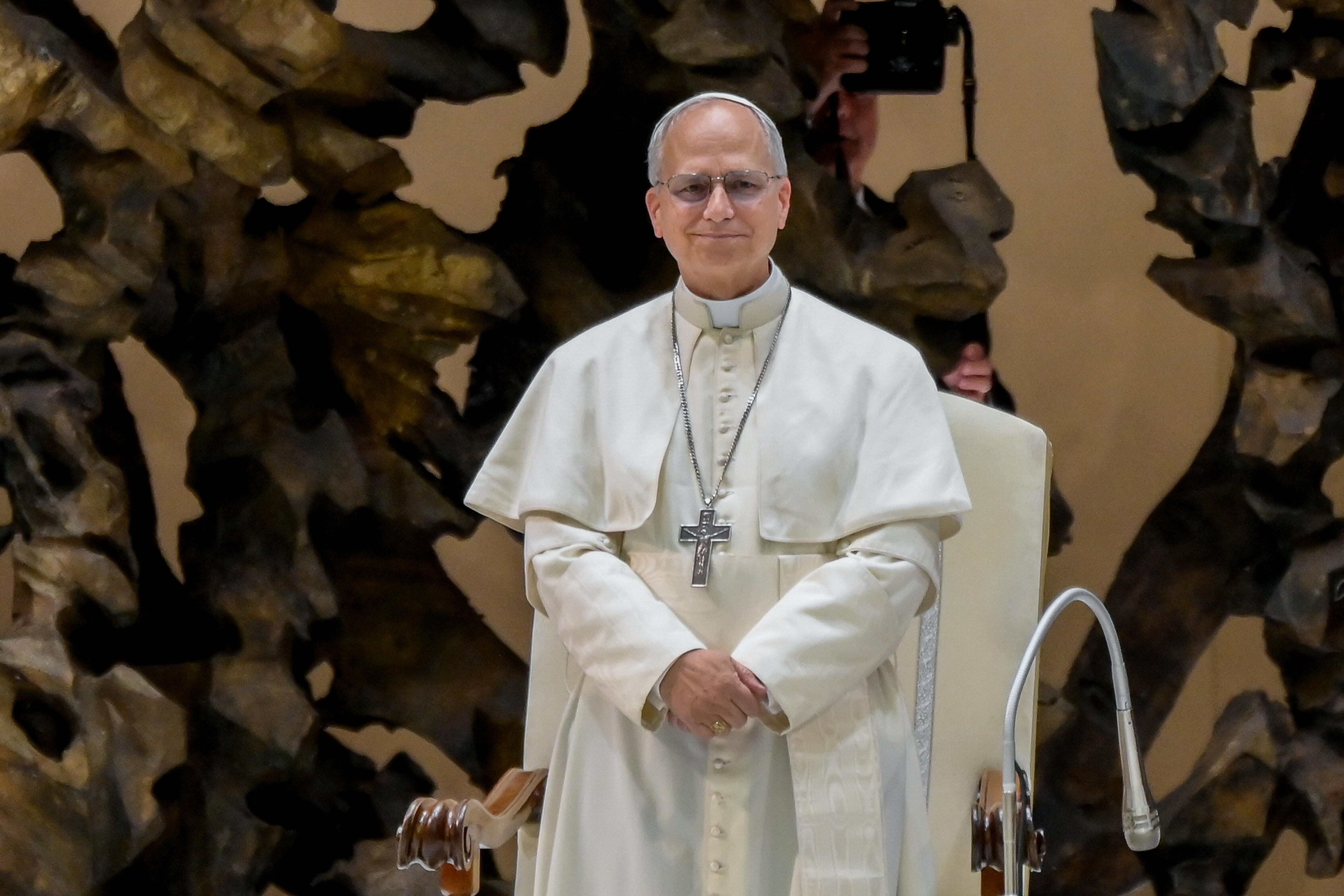 Papst Leo XIV. trifft die Presse in der Halle Paul VI. am 12. Mai 2025.