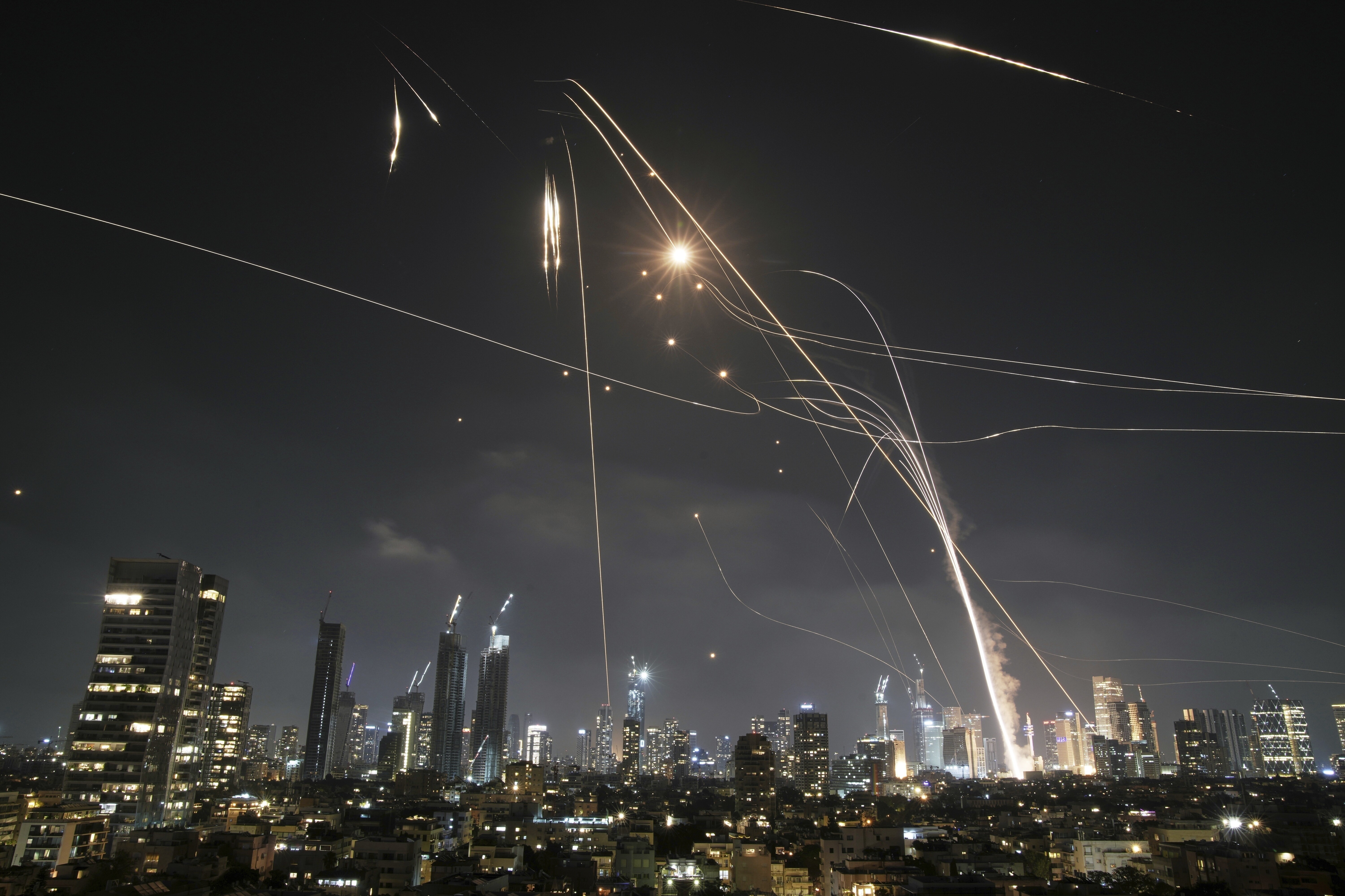 Tel Aviv unter iranischem Raketenbeschuss.