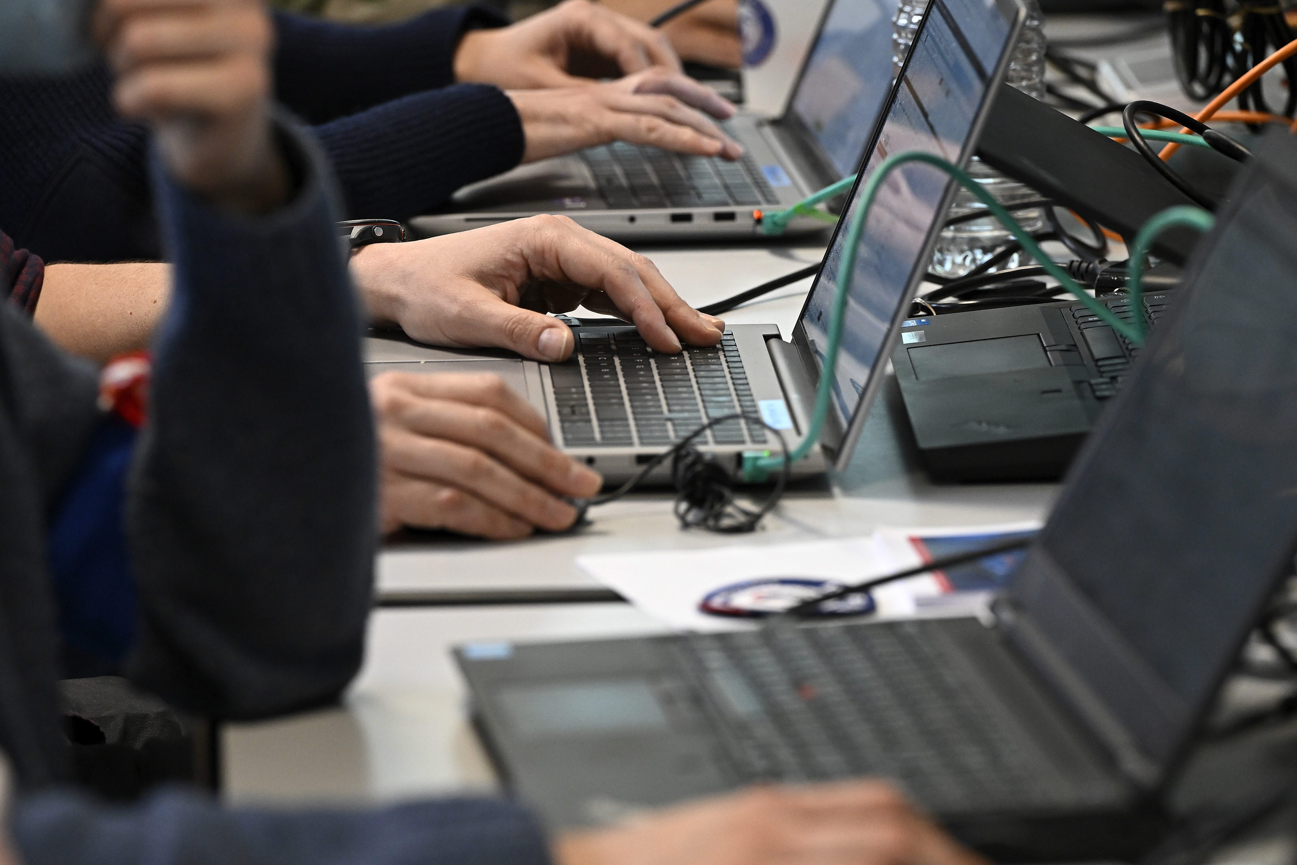 Gezielte Desinformation bedroht Demokratien und spaltet Gesellschaften. 