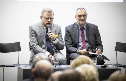 Die beiden Co-Autoren Karl Graf Stauffenberg (links) und Armin Fuhrer (rechts)