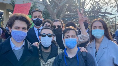 Studenten auf dem Campus der Universität