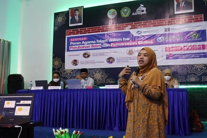 Sesi Presentasi oleh Putri Potabuga, Climate Institute