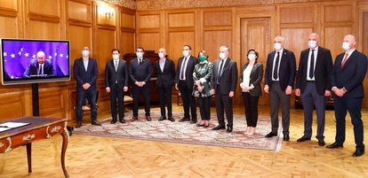 Unterzeichnungszeremonie des Dokuments