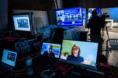 Nikolaus Summer and Céline Vanderborght in session