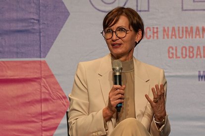 Minister Bettina Stark-Watzinger during the panel discussion