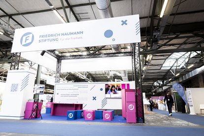 Infostand der Friedrich-Naumann-Stiftung für die Freiheit