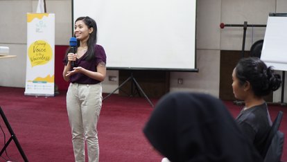 Aurelia Citra, Program Officer FNF Indonesia di kegiatan SEJUK, Bali 17-20 Maret 2023.