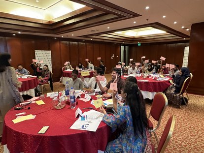 Participants identifying if the news shared by moderator is fake or not