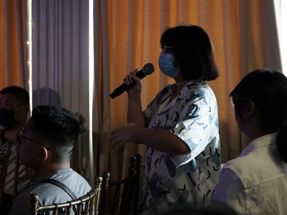 Participants ask questions about creative storytelling for sustainable transport advocacy