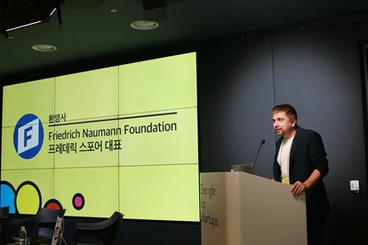 Frederic Spohr giving welcoming speech