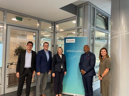 Discussion of future-oriented research and development at the Fraunhofer Gesellschaft with Holly Shores-Alles