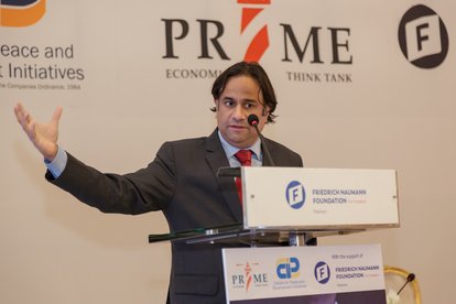 Dr Aadil Nakhoda presenting the finding from the report during the book launch