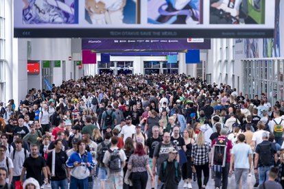 Besucher auf Spielemesse gamescom 2023 in Köln