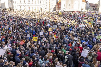 Menschenmassen bei der Großdemonstration gegen Rechtsextremismus