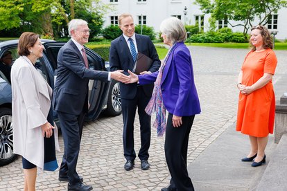 Anne Brasseur begrüßt Bundespräsident a.D. Köhler