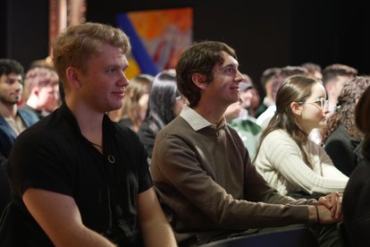 Jóvenes participando del evento