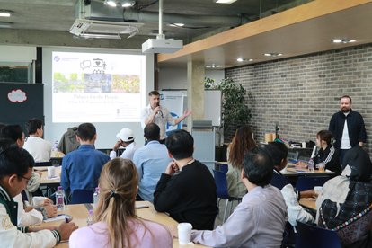 Frederic Spohr, Head of FNF Korea is giving an opening speech