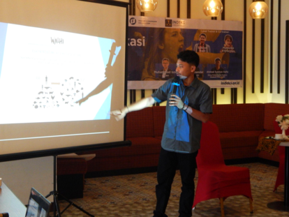 Ahmad Subhan Hafiz (Executive Director of WALHI Bangka Belitung) explained the environmental problems that occur in Bangka Belitung and Indonesia in general.