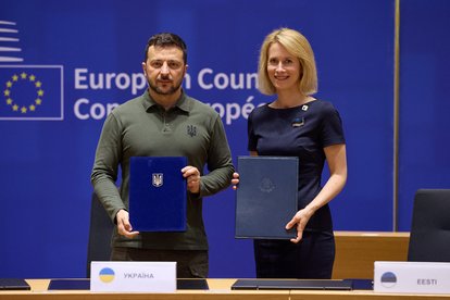 Ukrainian President Volodymyr Zelensky and Estonian Prime Minister Kaja Kallas