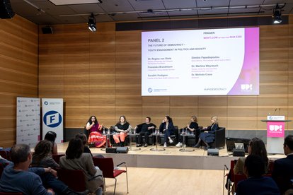 Surabhi Hodigere, Spokesperson, Bharatiya Janata Party, India; Dimitra Papadopoulou, Board Member, The European Liberal Youth (LYMEC); Dr. Martina Weyrauch, Director, Center for Civic Education Brandenburg State, Germany; Franziska Brandmann, Chairperson, Young Liberals Germany und Dr. Regina von Görtz, Director, Democracy and Cohesion, Bertelsmann Foundation.