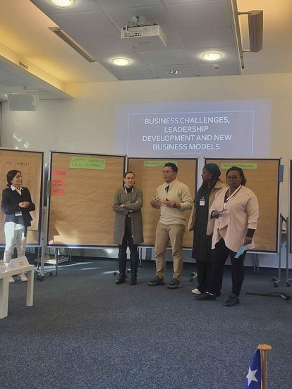 Group discussion: The team presenting the business challenges in developing new business models | October 2024, IAF Gummersbach