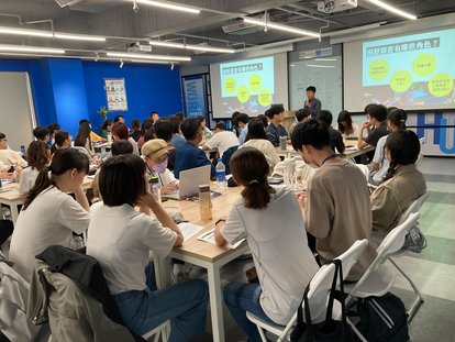 © 臺灣青年民主協會&amp;FNF  參與者正參與關於田野調查方法的課程，授課講師為臺灣青年民主協會創辦人張育萌先生