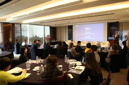 Frederic Spohr is giving a opening speech