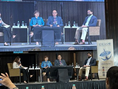 𝗣𝗮𝗻𝗲𝗹 𝟭: 𝗔𝗦𝗘𝗔𝗡 𝗖𝗵𝗮𝗶𝗿𝗺𝗮𝗻𝘀𝗵𝗶𝗽: 𝗠𝗮𝗹𝗮𝘆𝘀𝗶𝗮’𝘀 𝗟𝗲𝗮𝗱𝗲𝗿𝘀𝗵𝗶𝗽 𝗶𝗻 𝗡𝗮𝘃𝗶𝗴𝗮𝘁𝗶𝗻𝗴 𝗥𝗲𝗴𝗶𝗼𝗻𝗮𝗹 𝗦𝗲𝗰𝘂𝗿𝗶𝘁𝘆 𝗖𝗵𝗮𝗹𝗹𝗲𝗻𝗴𝗲𝘀. From left to right: Sharmila Suntherasegarun, Dr. Rebecca Fatima Sta Maria. Dato’ Dr. Ilango Karuppannan, and Thomas Benjamin Daniel.