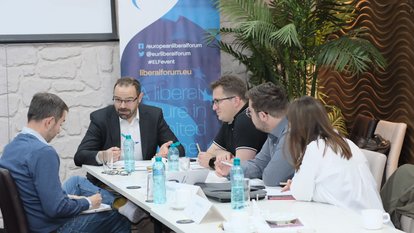 Un grup de lucru activ: cum formulezi strategii pentru comunicare eficientă?