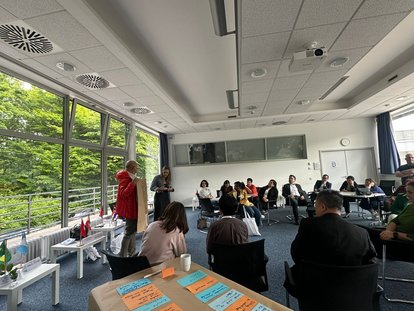 Group presentation in the Dahrendorf Room where most sessions took place.